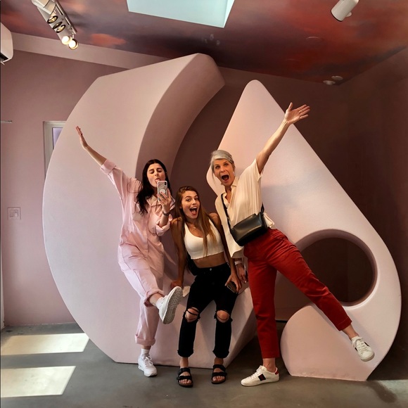 Meet Your Posher - Picture 3 of 5